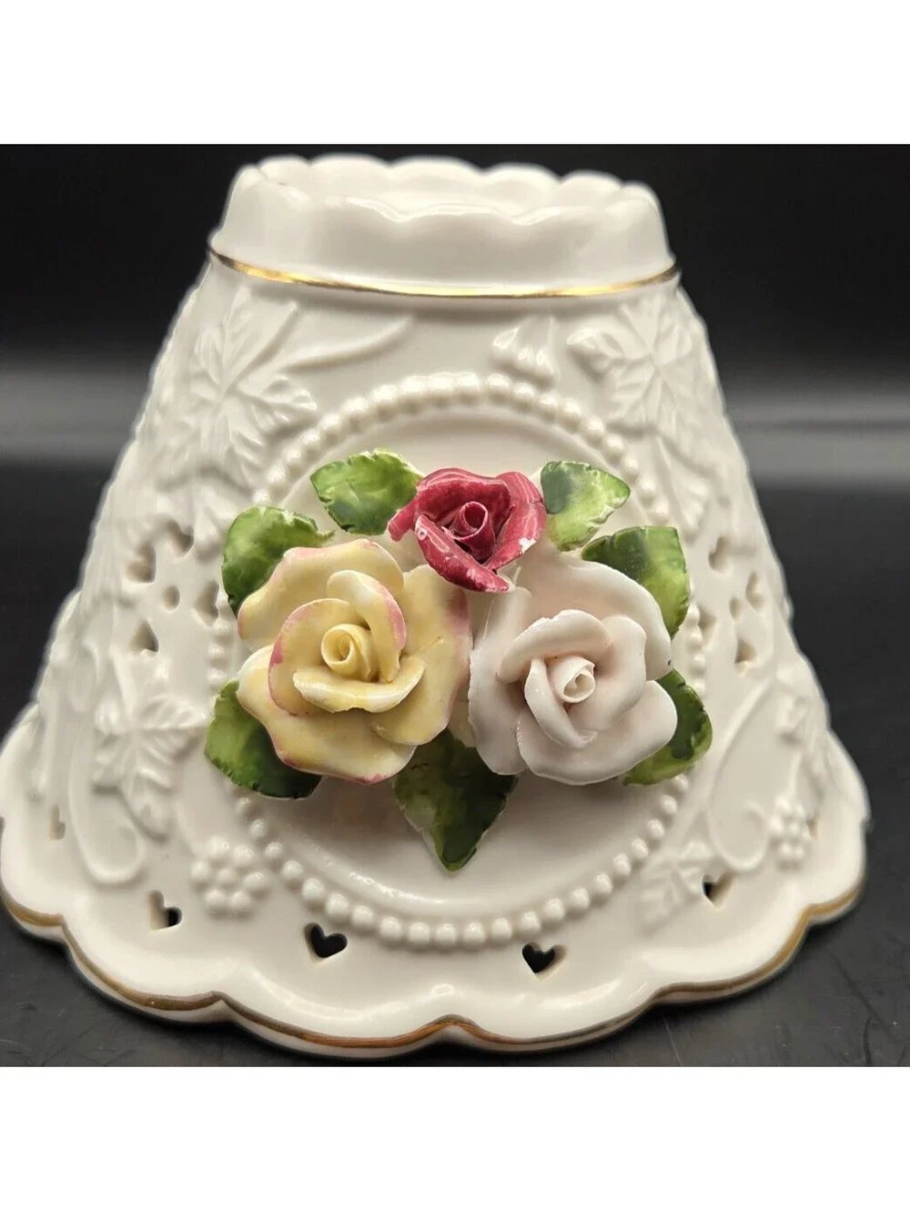 Porcelain Floral Accent Lamp White Applied Roses/Hearts Lattice Shade Night VTG